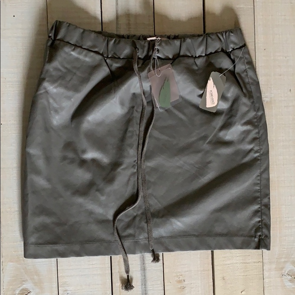 Faux leather grey skirt
